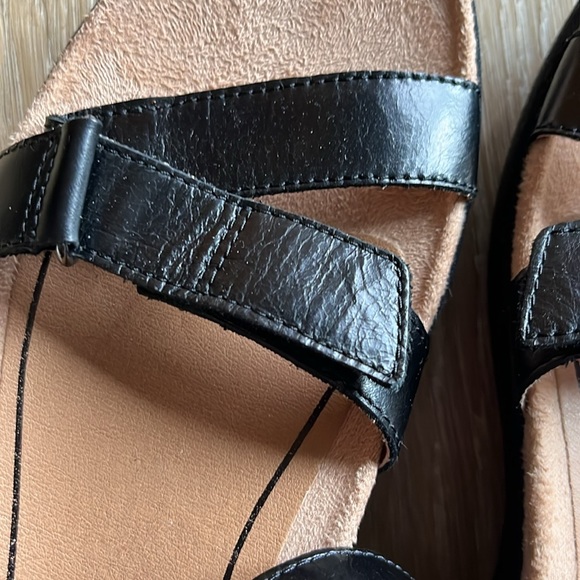 Vionic Sandals, Size 7, Black - Picture 3 of 7